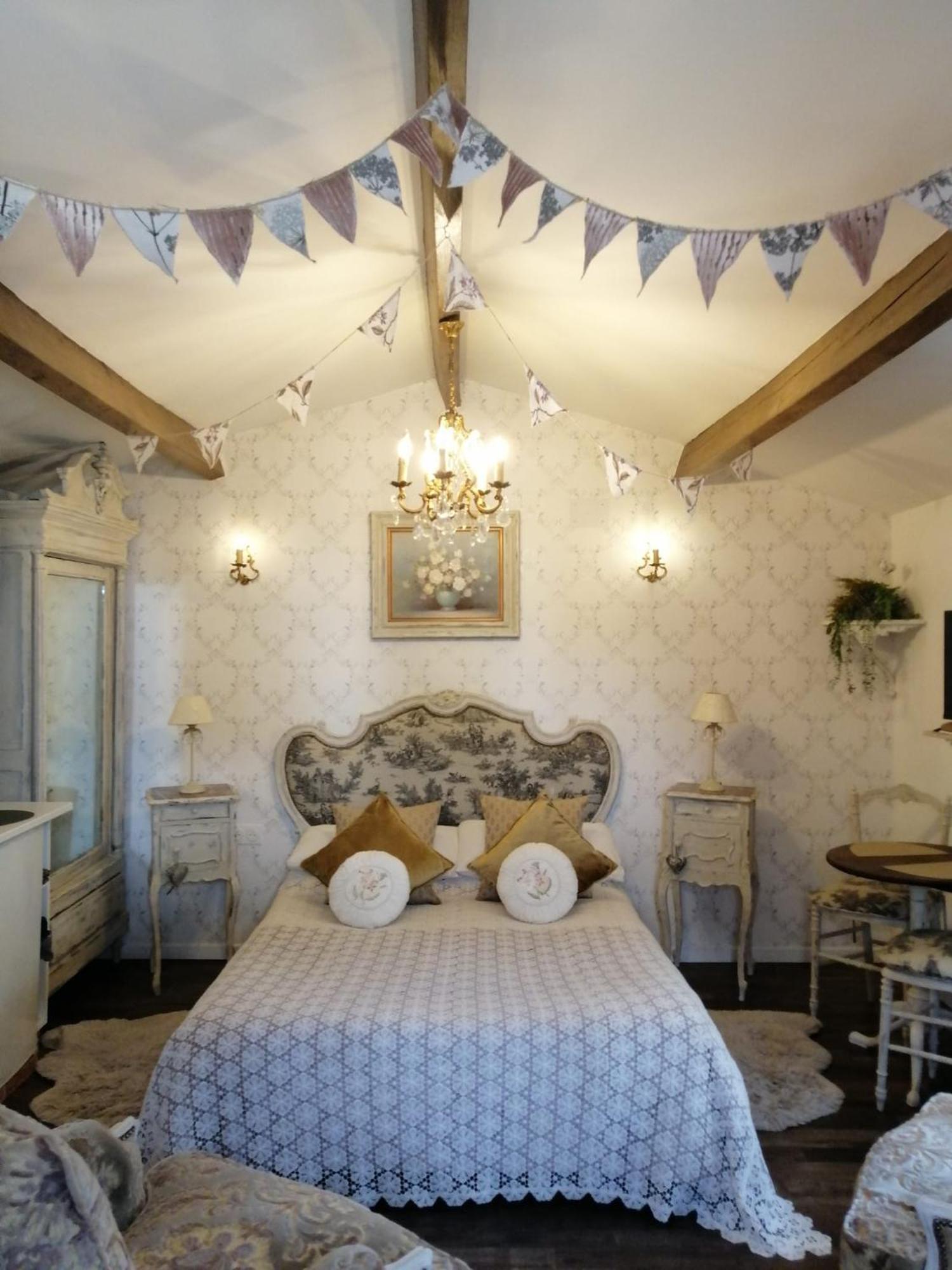 Gatekeepers Cottage Tiny House, Taize, Deux-Sevres, Velo Francette Exterior photo